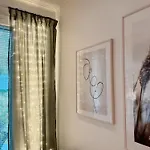 Modern Townhouse With Sauna 公寓 *