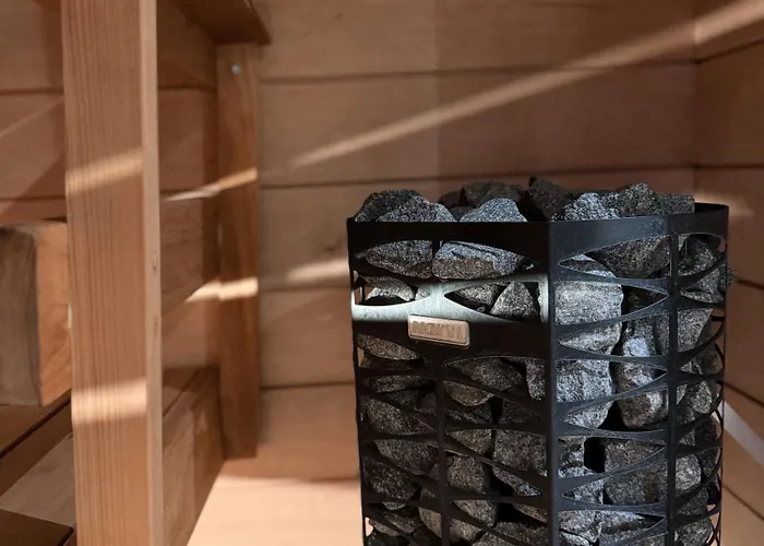 Апартаменты Modern Townhouse With Sauna